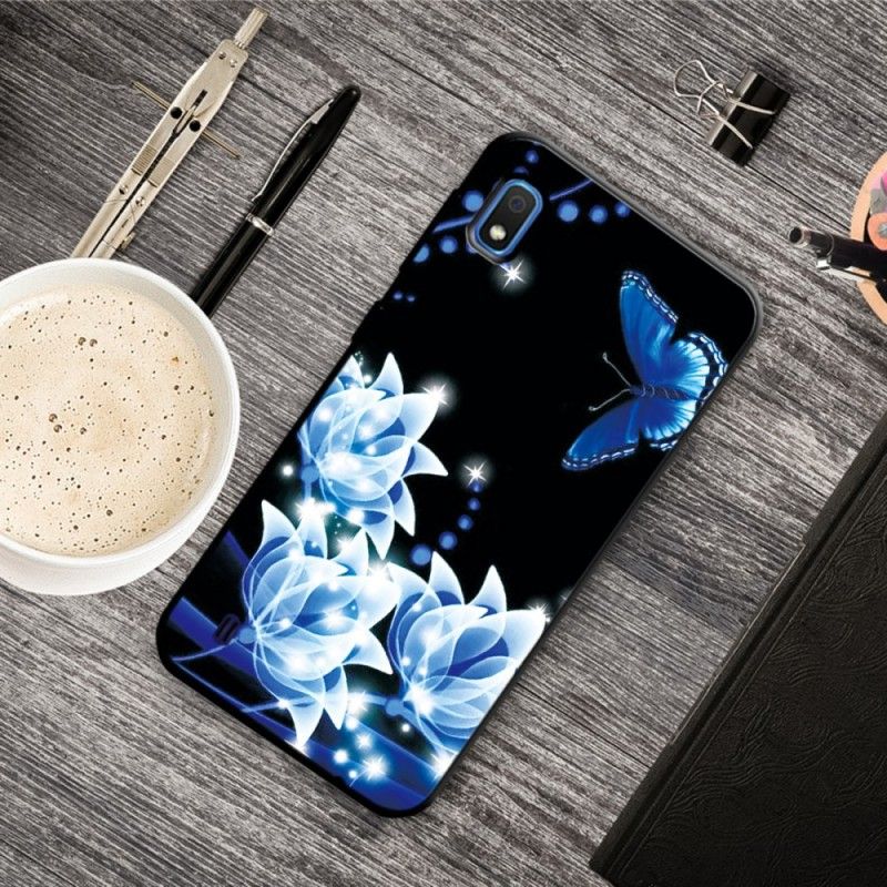 Cover Hoesje Samsung Galaxy A10 Telefoonhoesje Vlinder En Blauwe Bloemen